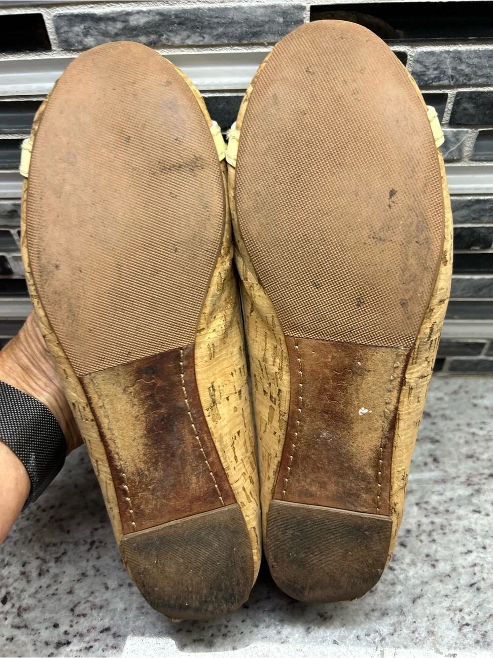 Tory Burch Women’s Tan Cork Ballet Flats with Gold Emblem size 6